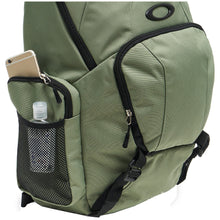 Load image into Gallery viewer, Oakley Blade Wet/Dry 30L Backpack
- 4