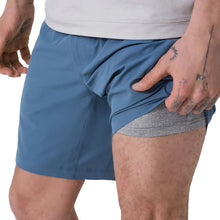 Load image into Gallery viewer, Vuori Kore 7.5 Inch Lined Mens Shorts
 - 21