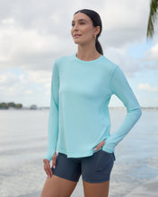Load image into Gallery viewer, BloqUV Women's Scallop Top Relaxed
 - 3
