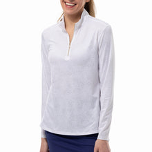 Load image into Gallery viewer, SanSoleil Solshine Foil Prnt Mock Wmn LS Sun Shirt - White/Gold/XL
 - 8