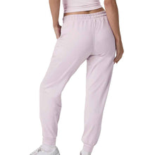 Load image into Gallery viewer, Vuori Performance Womens Jogger
 - 2