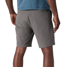 Load image into Gallery viewer, Vuori Aim 8 Inch Mens Golf Shorts
 - 2