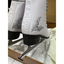 Load image into Gallery viewer, USED Bladerunner Aurora Womens Figure Skates 35938
 - 4