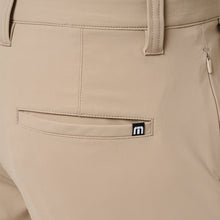 Load image into Gallery viewer, TravisMathew Hero Hour 8 Inch Mens Golf Shorts
 - 12