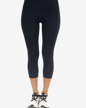 Load image into Gallery viewer, BloqUV Women's Compression Capri Leggings
 - 10