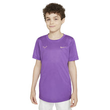 Load image into Gallery viewer, NikeCourt Dri-FIT Rafa Boys Tennis T-Shirt 2021 - WILD BERRY 528/XL
 - 3