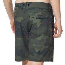 Load image into Gallery viewer, Oakley Hybrid Camo 19 Mens Shorts
 - 2